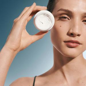 La Mer The Blue Heart Glow Collection